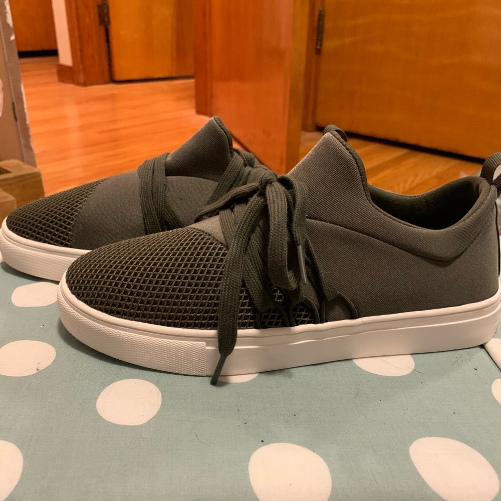 Women’s sneakers